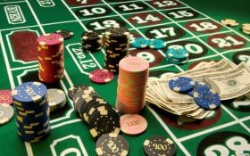 Antarmuka aplikasi mobile agung4d menampilkan permainan slot dan opsi sportsbook